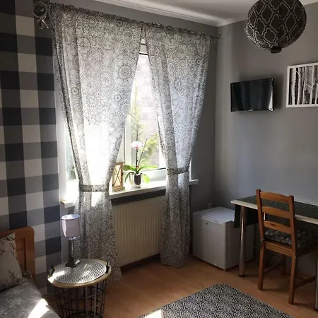 Pensjonat Skalskiego 7 *