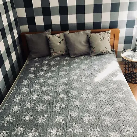Skalskiego 7 *